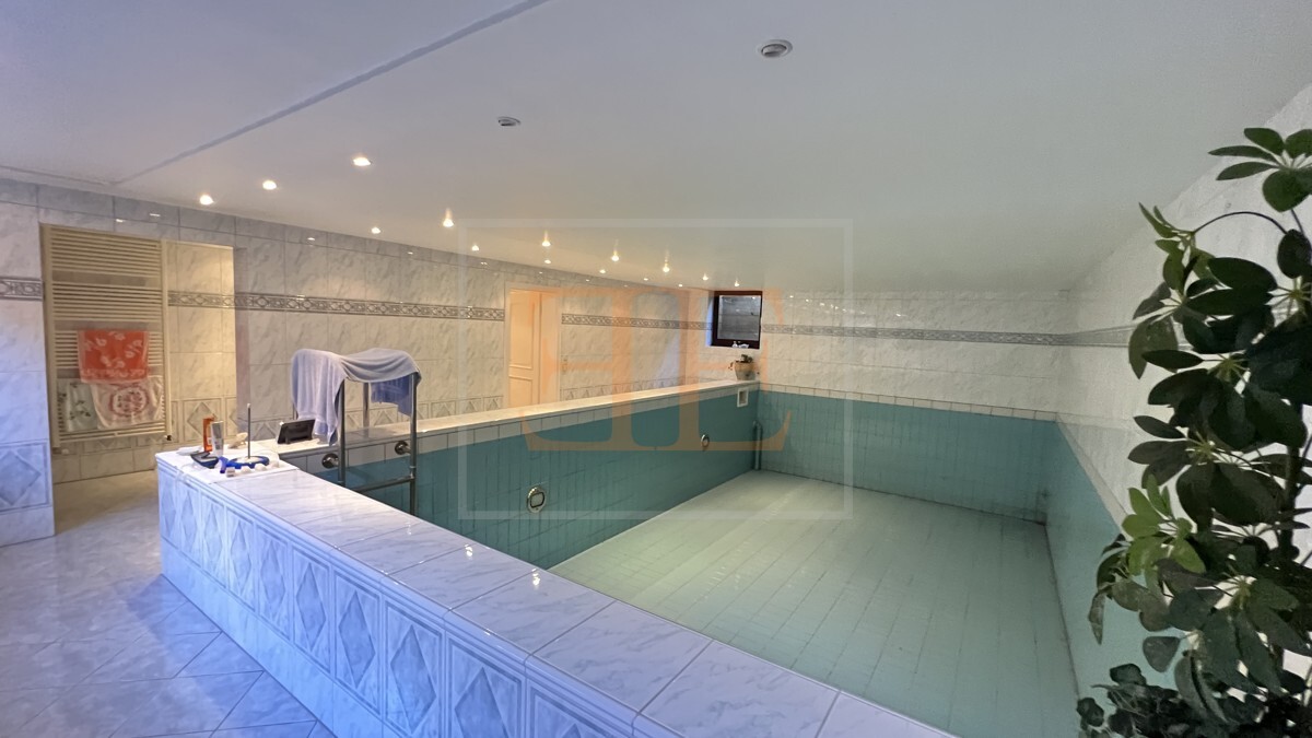 Innenpool im Keller
