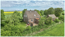 Haus auf dem Deich