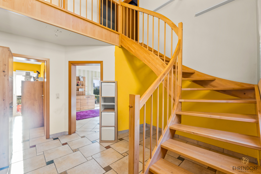 Hauseingang mit Treppenaufgang