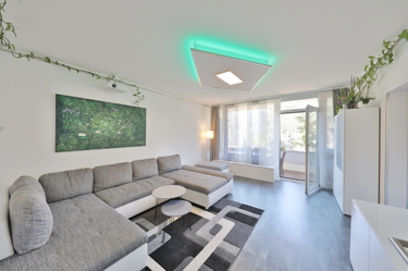 Wohnzimmer mit Smart Home Leuchten