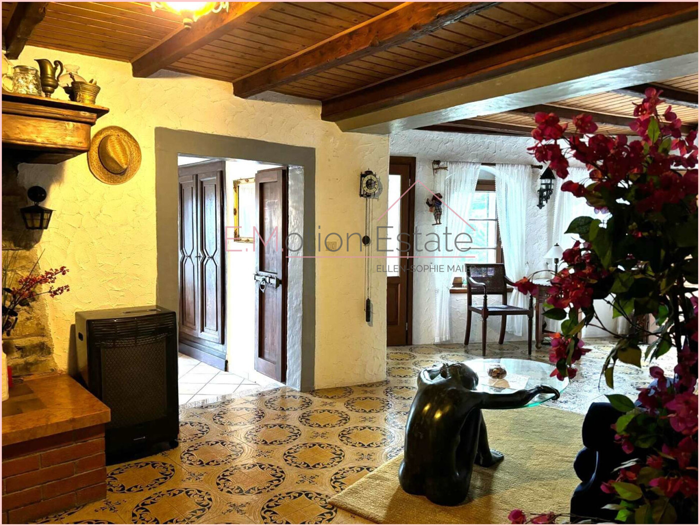 Blick Richtung Wohnzimmer und Ausgang Terrasse