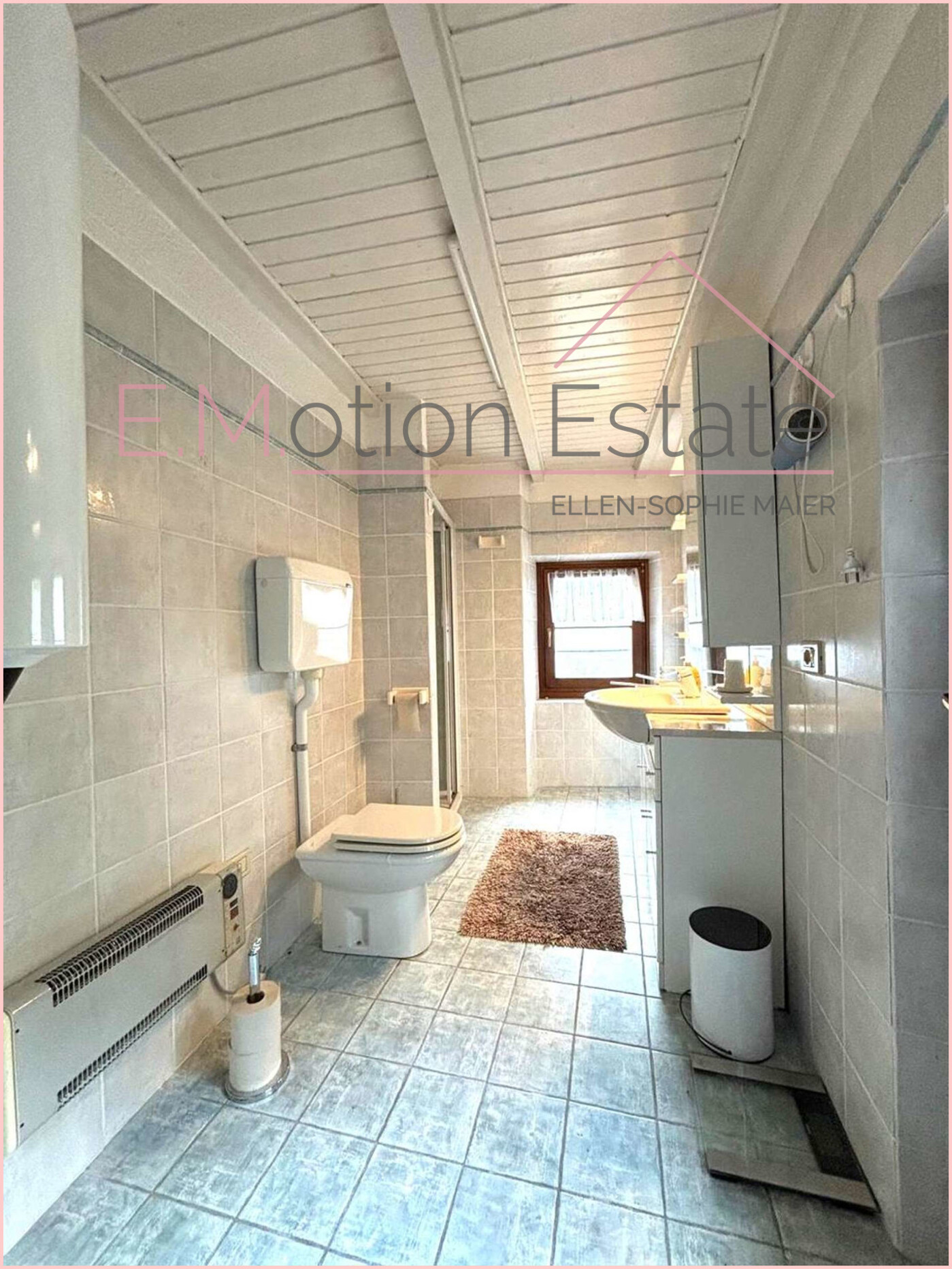 Bad 1.OG mit Ausgang Balkon