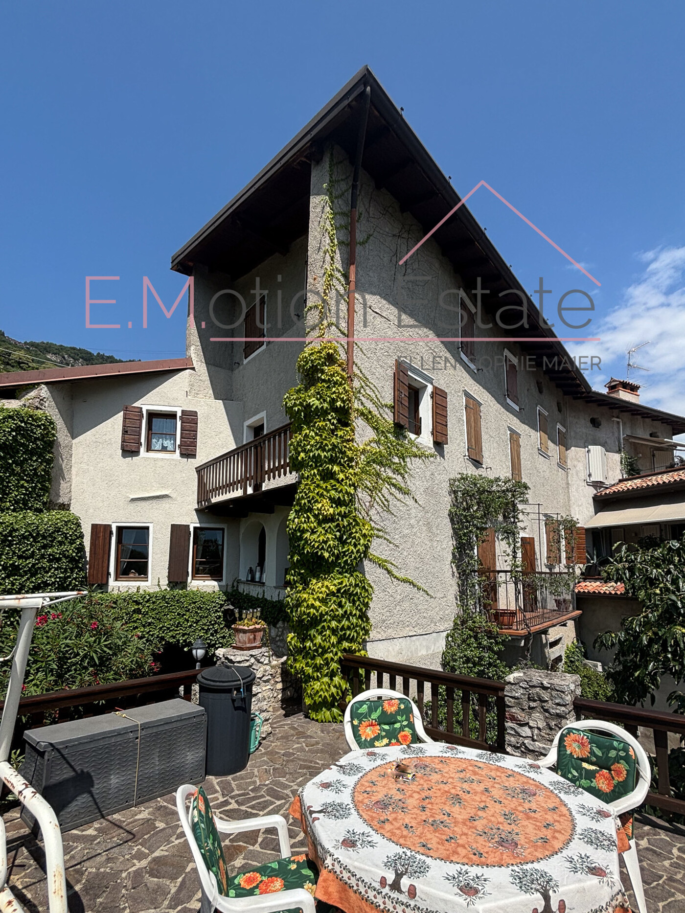 Blick zum Balkon des Wohnzimmers