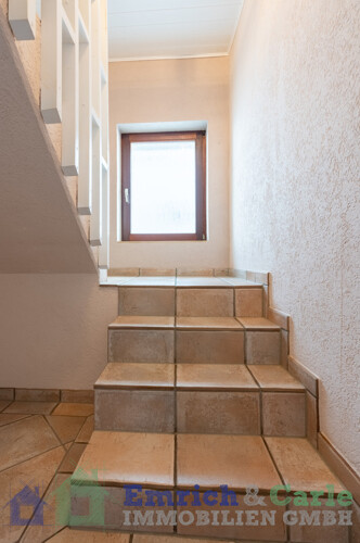 (11) Treppenhaus EG zu 1.OG