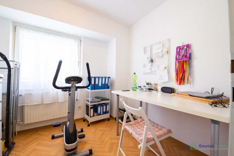 OG hinten: Kind/Büro