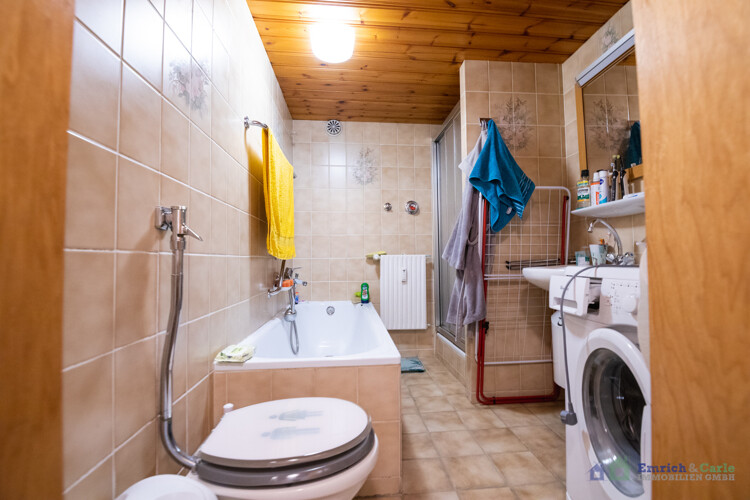 EG rechts: Badezimmer