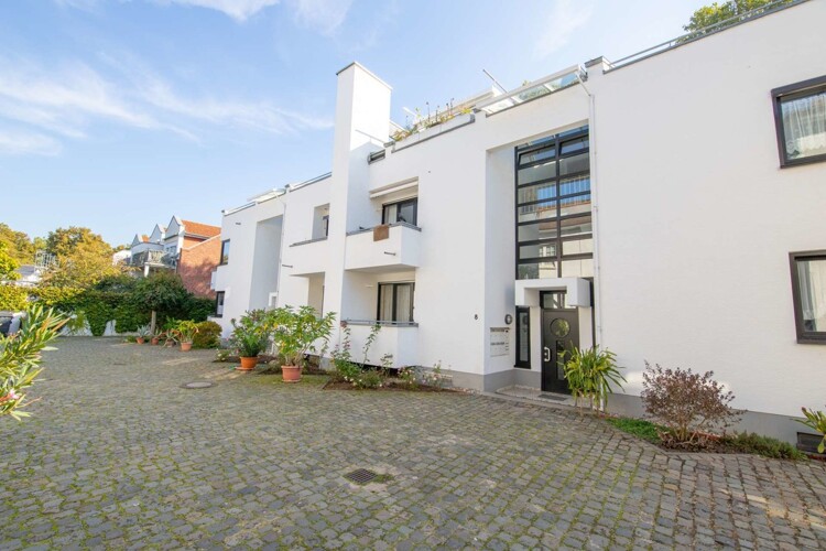 Innenhof + Stellplätze