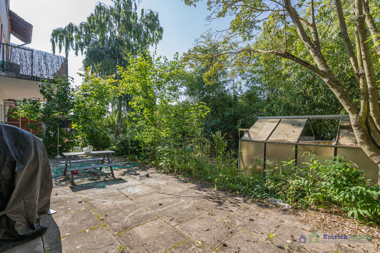 Garten mit Terrasse