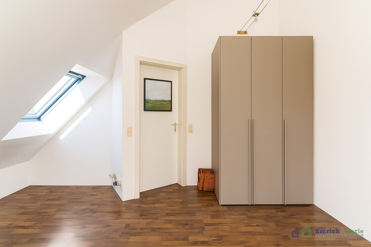 offenes Schlafzimmer + Zugang Bad