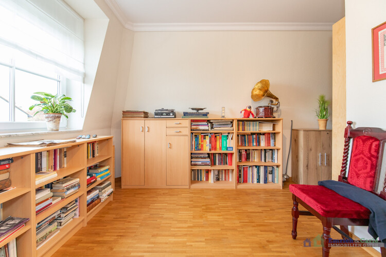 OG: Kinderzimmer / Arbeitszimmer