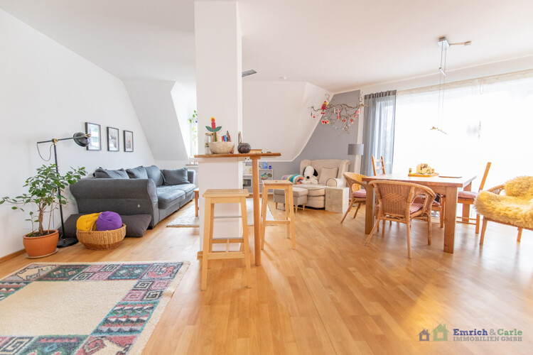 2.OG: Wohn-/Esszimmer
