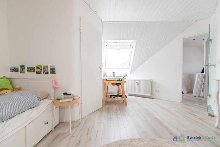 DG: Kinderzimmer mit Duschbad