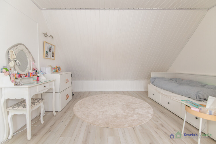 DG: Kinderzimmer mit Duschbad