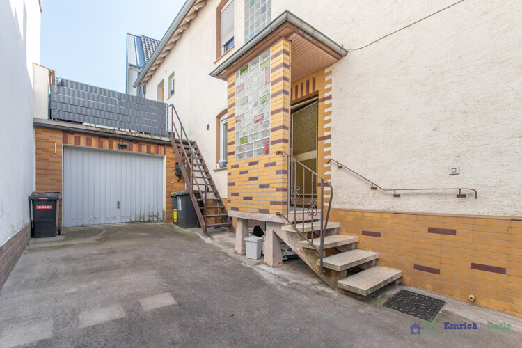 Hof / Hauszugang / Garage