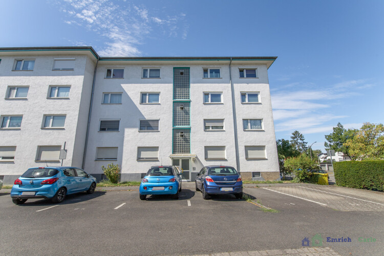 Hausansicht, Stellplatz (ganz rechts)