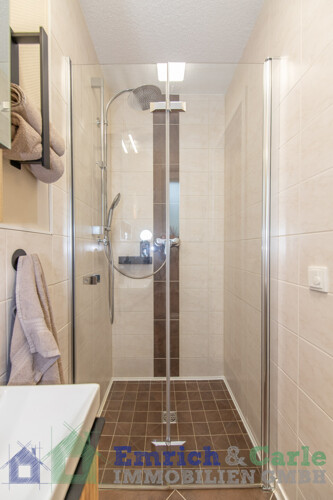 Gäste-WC mit Dusche EG