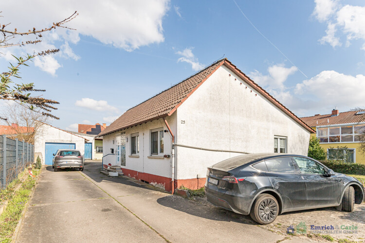 Hausansicht/Zufahrt