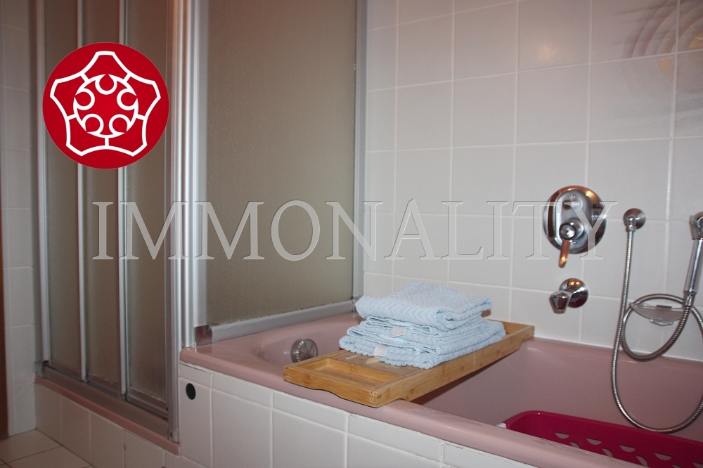 Wanne und Dusche