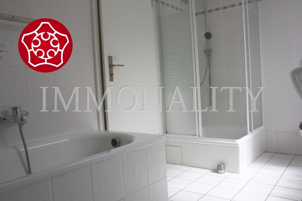 Wannenbad + Dusche