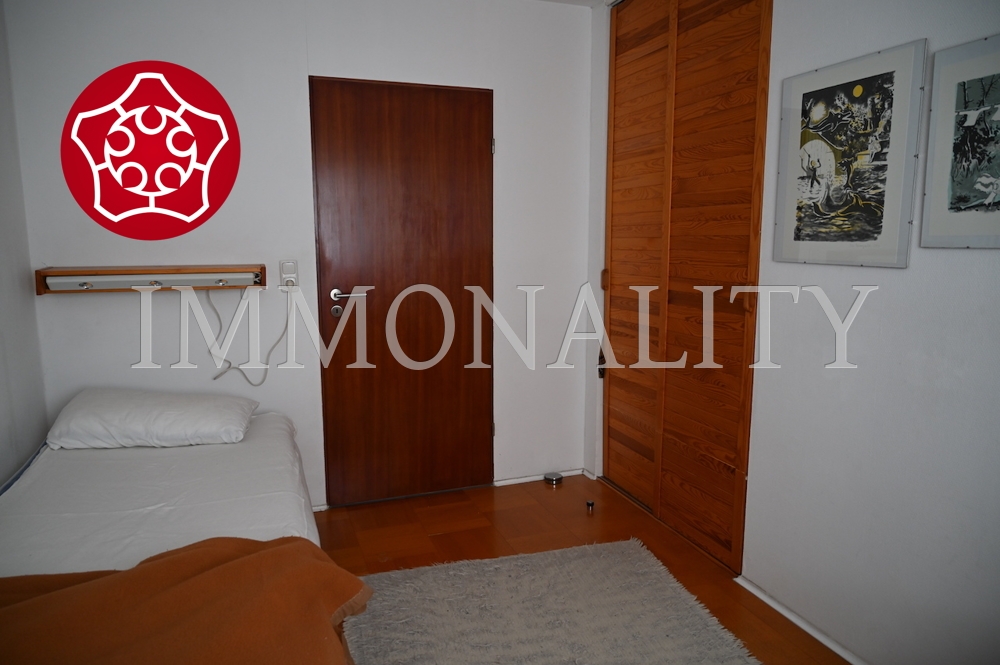 EG Zimmer 2 mit Einbauschrank