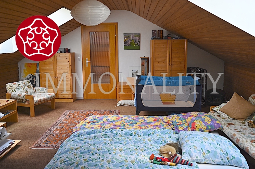 großes . Zimmer DG