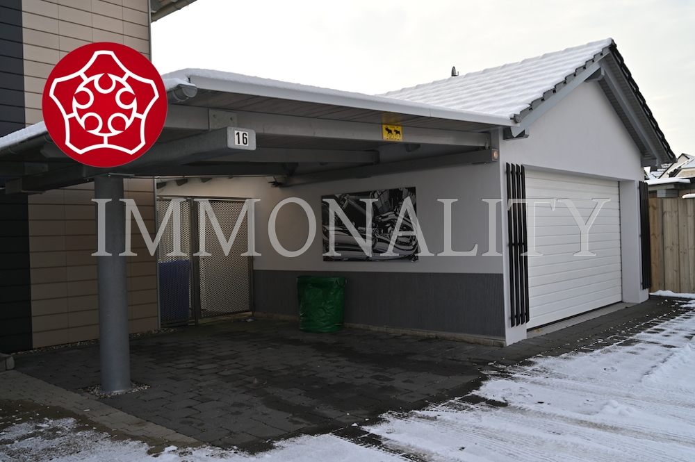Carport und Doppelgarage