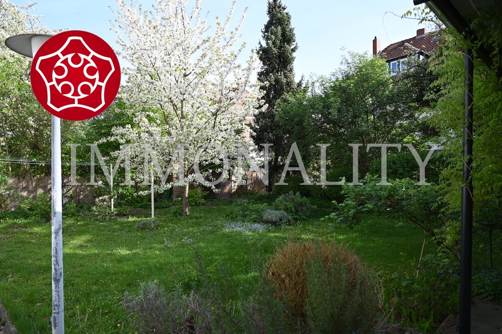 Garten mit eigener Laterne