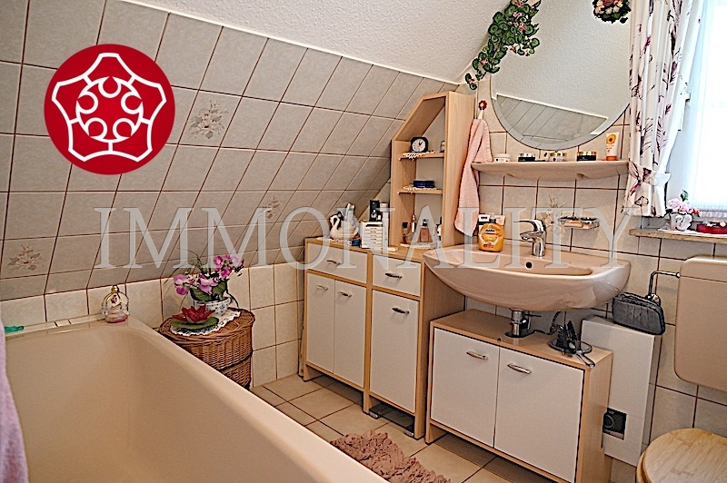 Bad mit Wanne DG