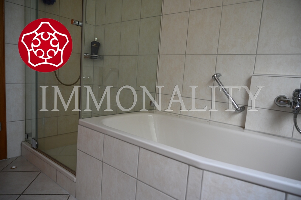 EG Wanne + Dusche