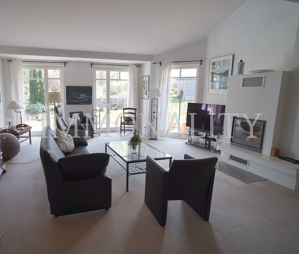 Wohnzimmer mit Blick in den Garten