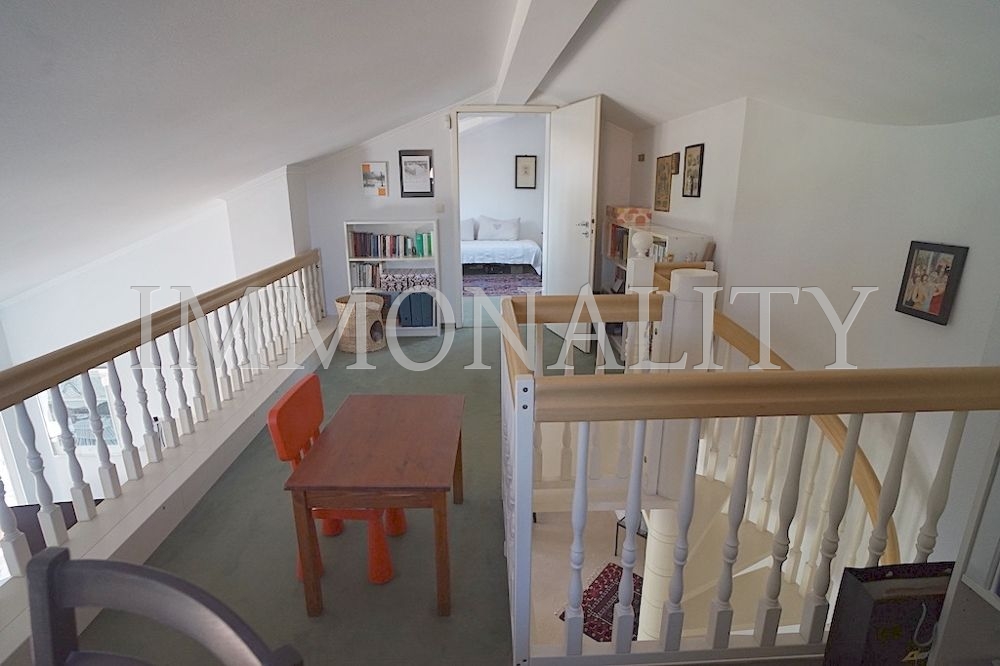Mezzanine mit Blick zum Gästezimmer/Büro