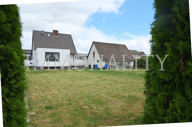 Haus Und Garage Rückseite