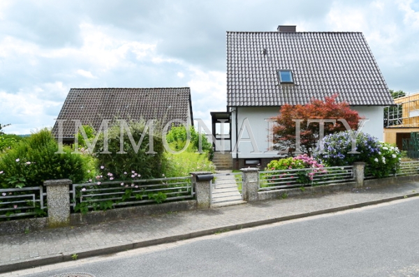 Haus mit Garage Frontseite