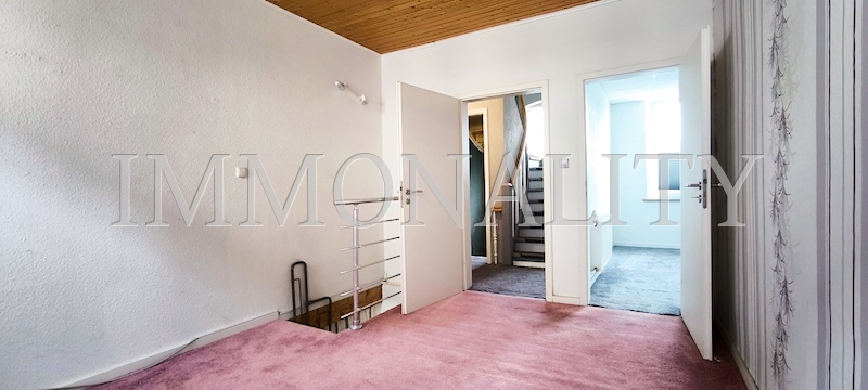 1.OG Zimmer mit Treppen