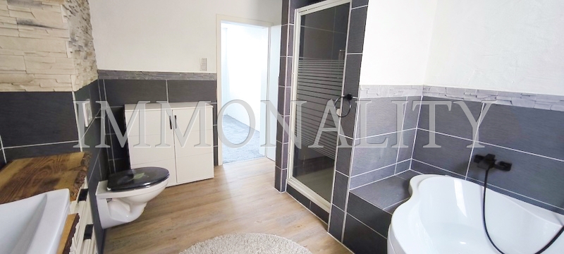 1.OG Dusche, Eckbadewanne