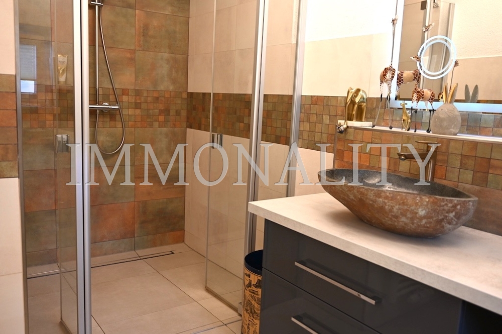 P. ebenerdige Dusche 