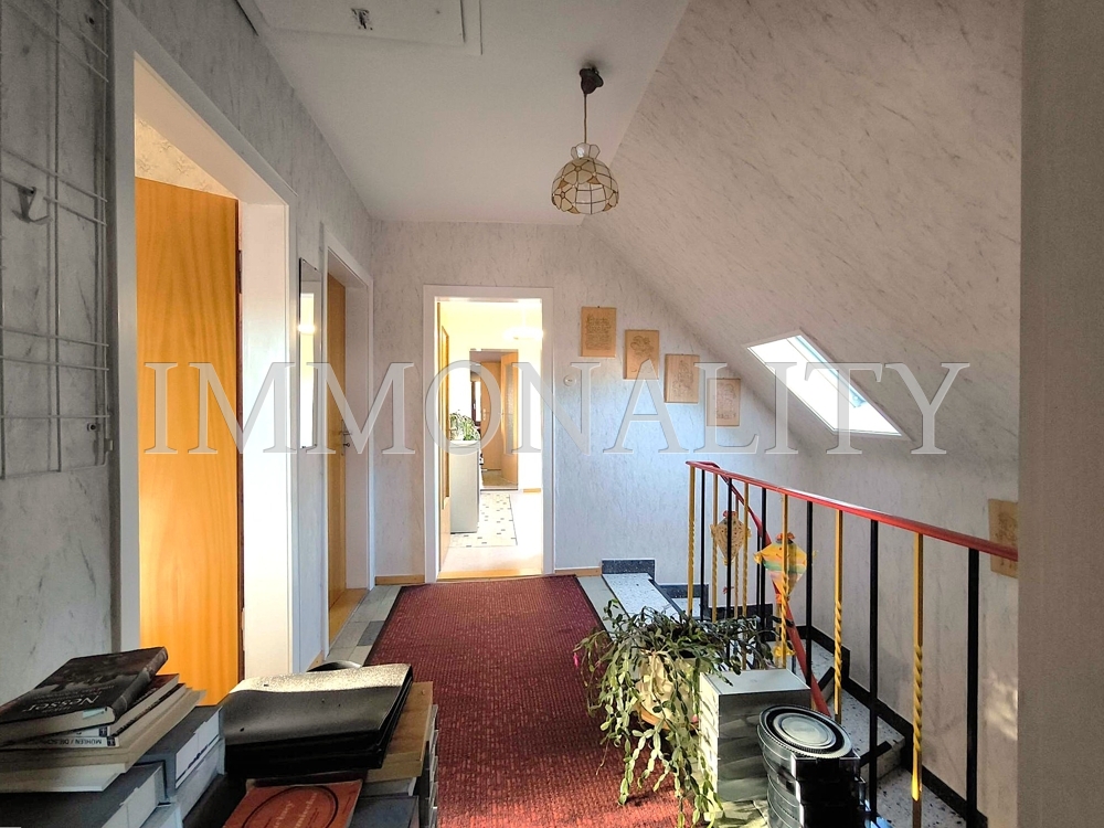 Flur DG Altbau, Durchgang z. Neubau