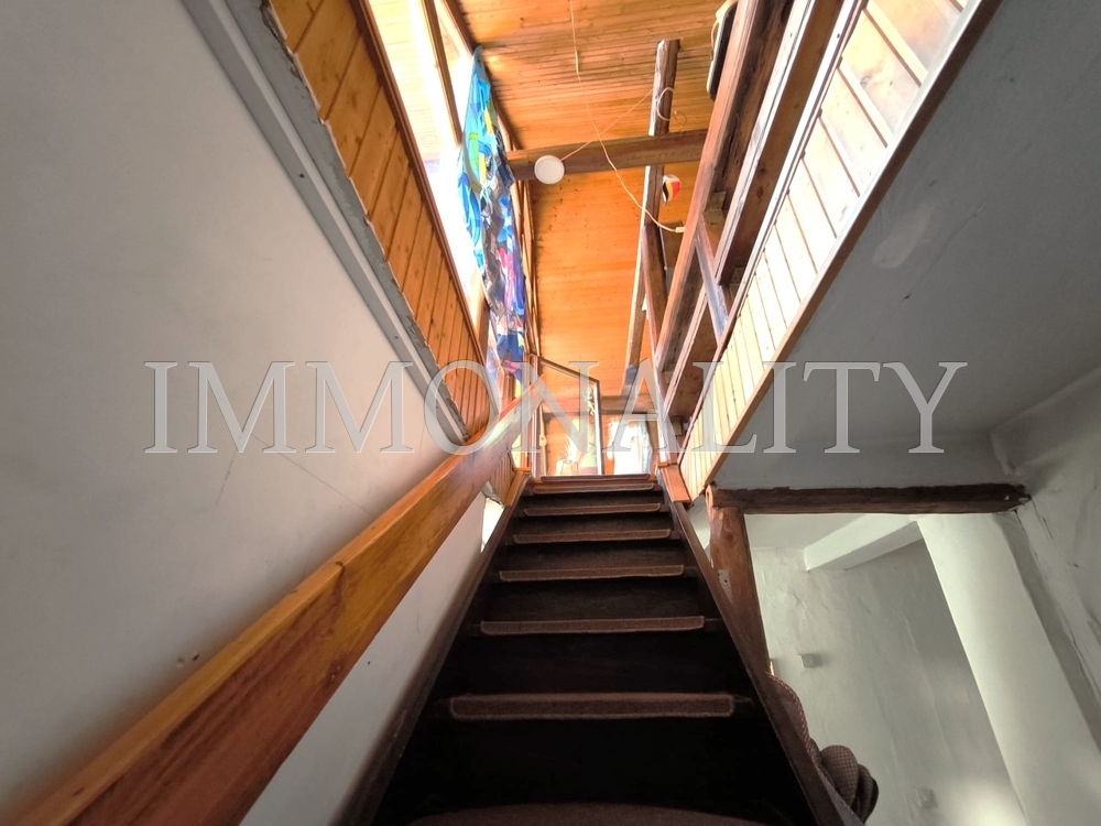 Whg1 Treppe zum DG