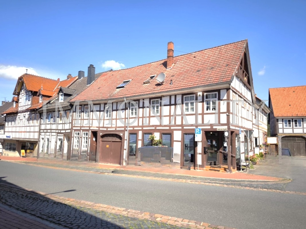 Wohn- und Geschäftshaus