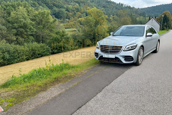 Direkt an der Straße