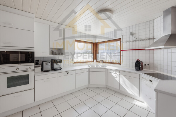 Küche am Eckfenster im EG