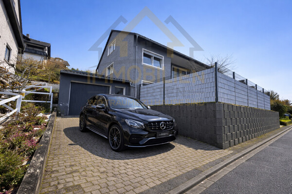 XXL Garage mit Stellplatz