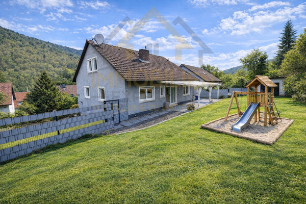 Ihre Freizeitwiese über der Terrasse