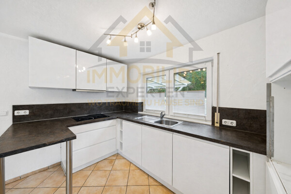 Moderne Küche im EG