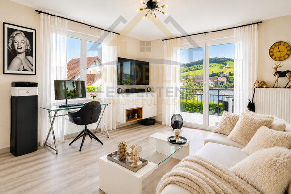 Wohnzimmer im 1 OG