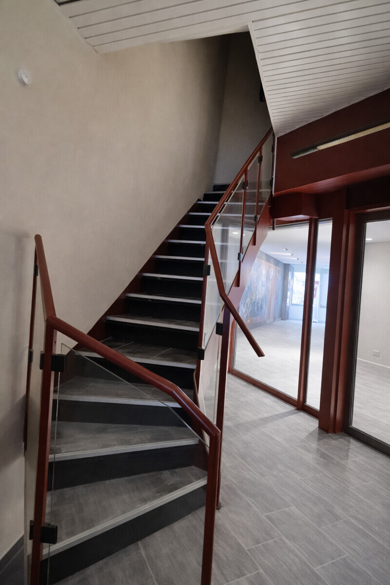 Vorraum mit Aufgang zum Büroraum Bild 14