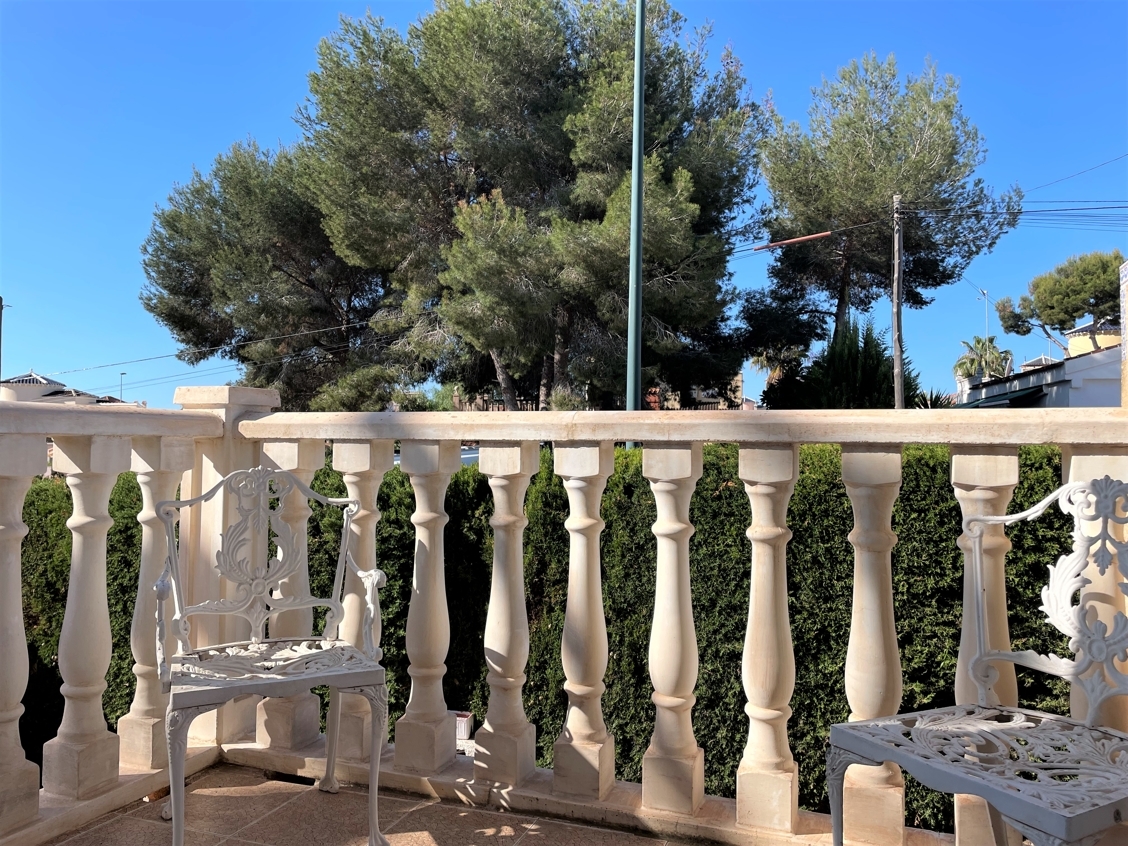 Villa mit 3 Einheiten und Pool – 24