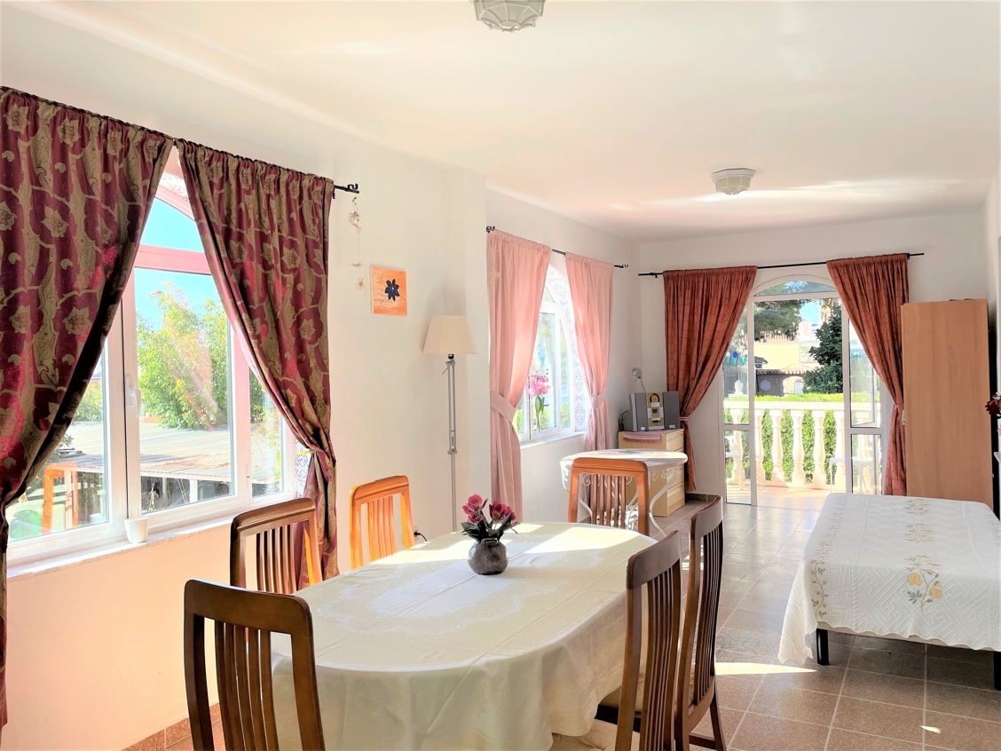 Villa mit 3 Einheiten und Pool – 23