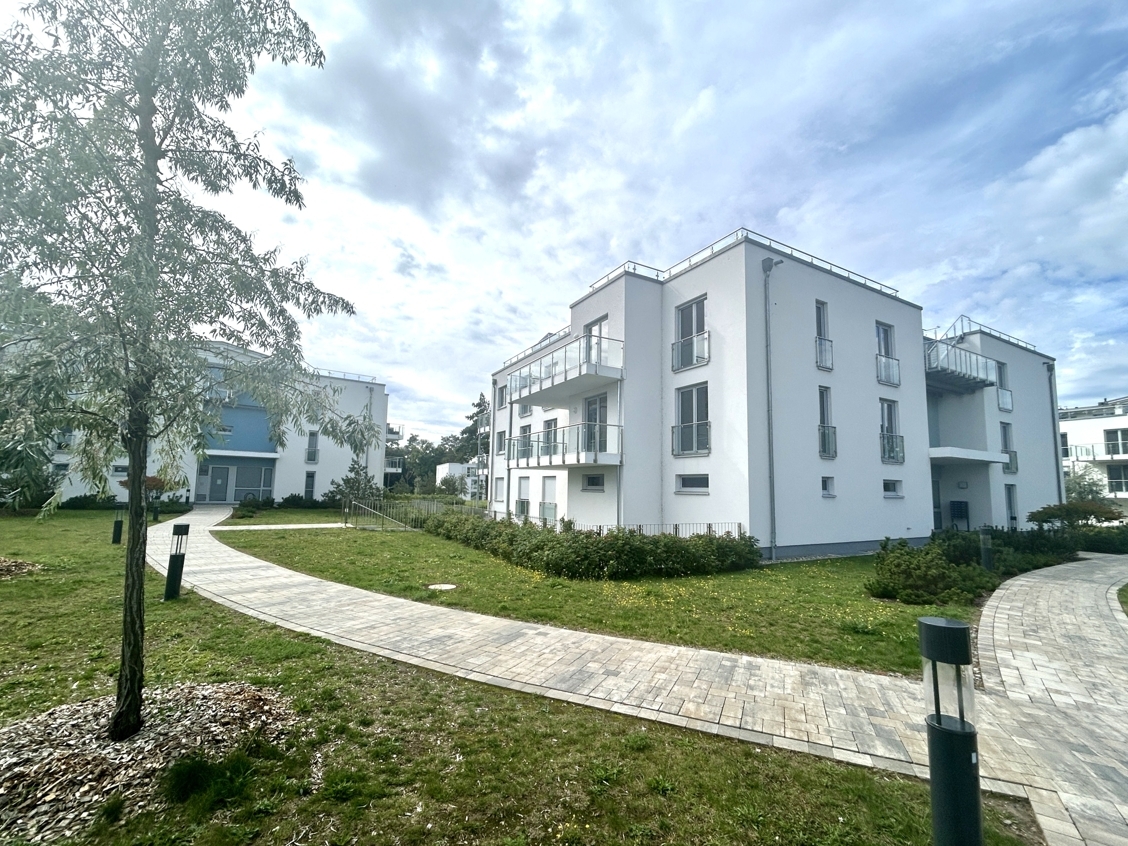 Moderne Ferienwohnungen auf Usedom direkt am Stettiner Haff – Hausansicht Ostseite