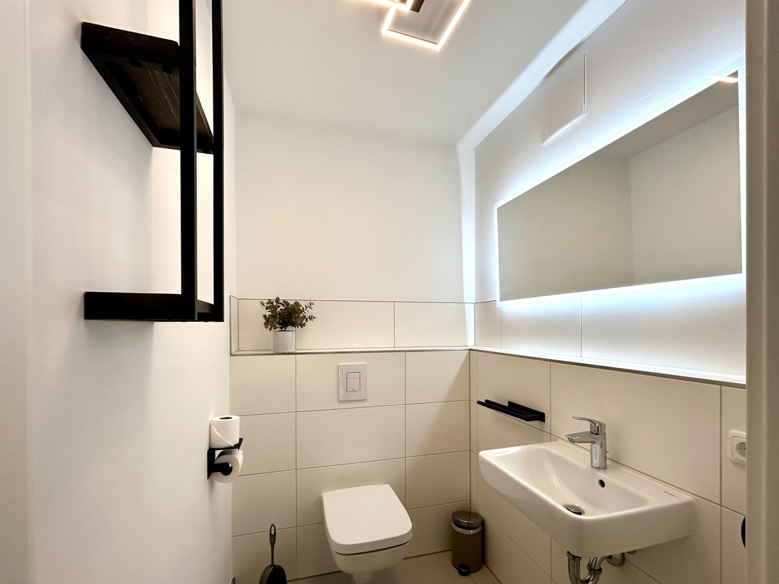 800 m zum Strand - Ferienwohnungen in Kölpinsee / Usedom – Musterwohnung - separates WC